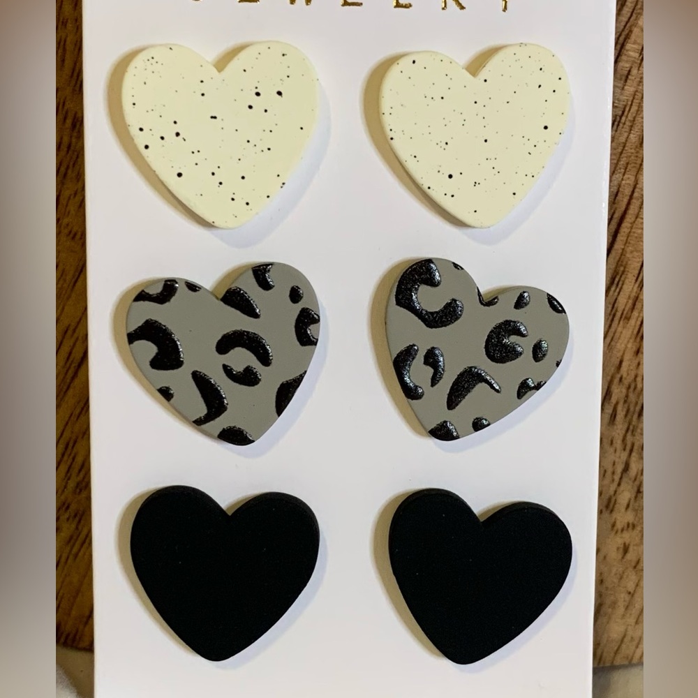 NEW 3 pairs of heart shaped acrylic earrings!! Fun prints! Get them for a gift!!